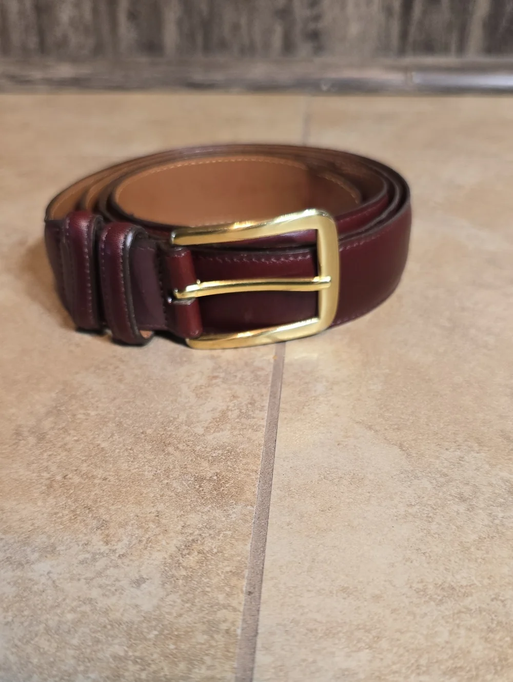 Allen Edmonds Mens Chili Leather Belt with Gold Buckle Size 40